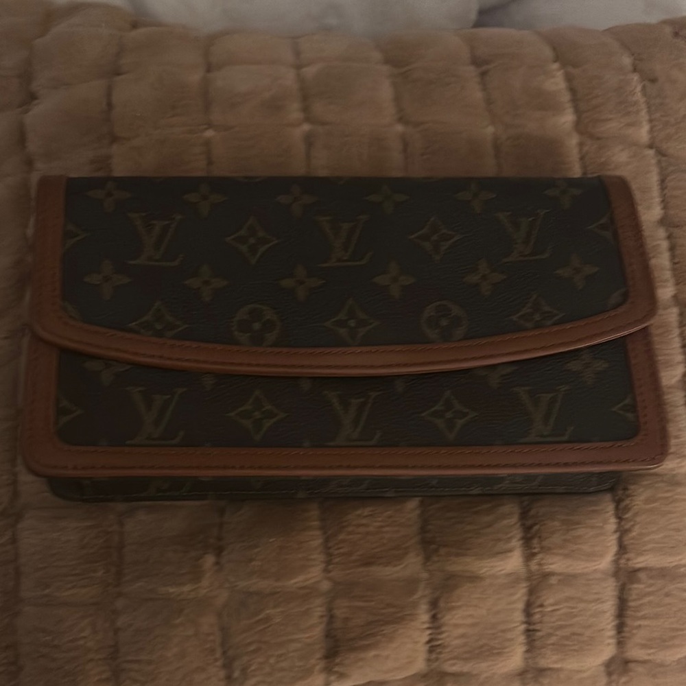 Louis Vuitton Monogram Clutch